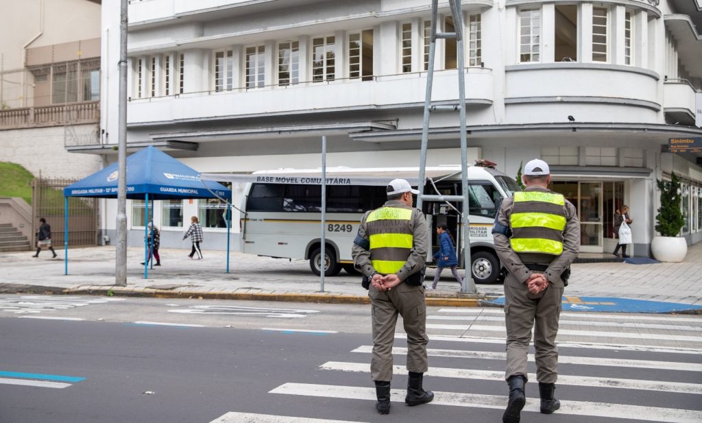 Brigada Militar reforça presença na Praça Dante Alighieri, em Caxias do Sul