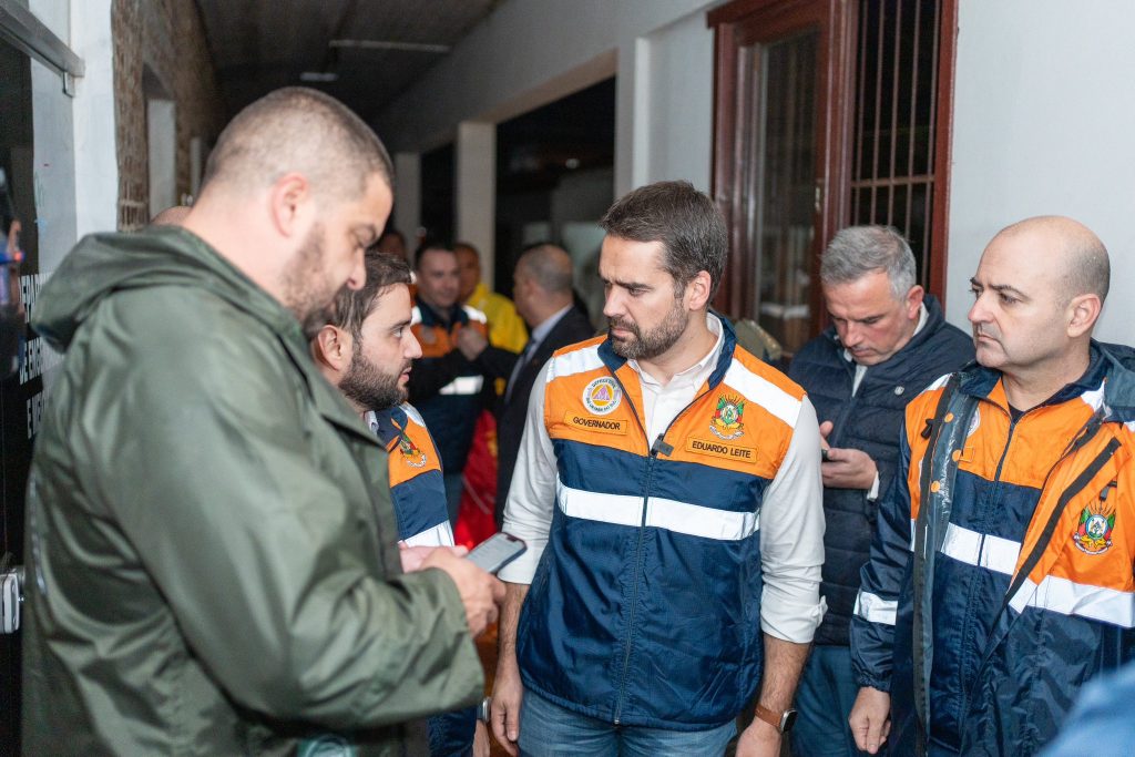Eduardo Leite e Gabriel Souza foram ao Litoral Norte
