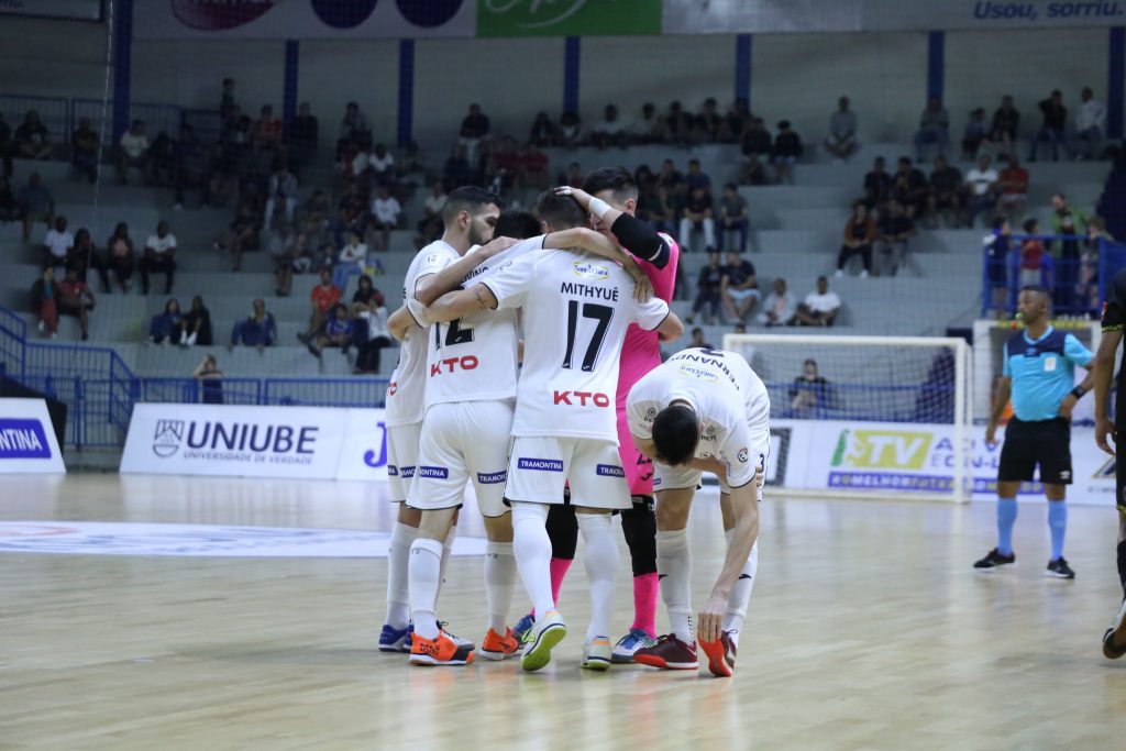 Jogo contra o Joinville acontece a partir das 20h