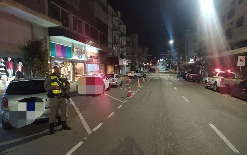 Motorista de caminhão é preso por dirigir embriagado, em Flores da Cunha