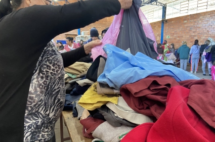 Mais de 2700 peças de roupa são doadas, em Flores da Cunha