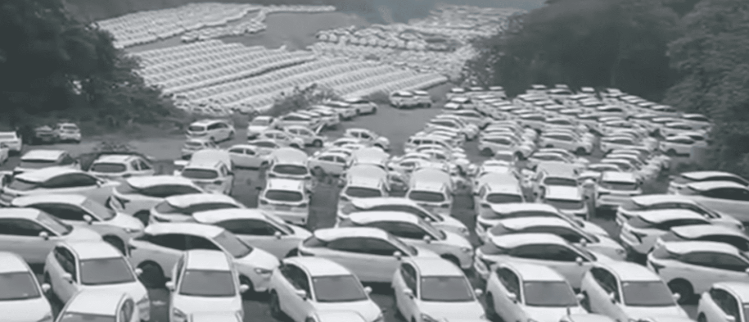 Cemitério de carros elétricos na China - Foto:Divulgação