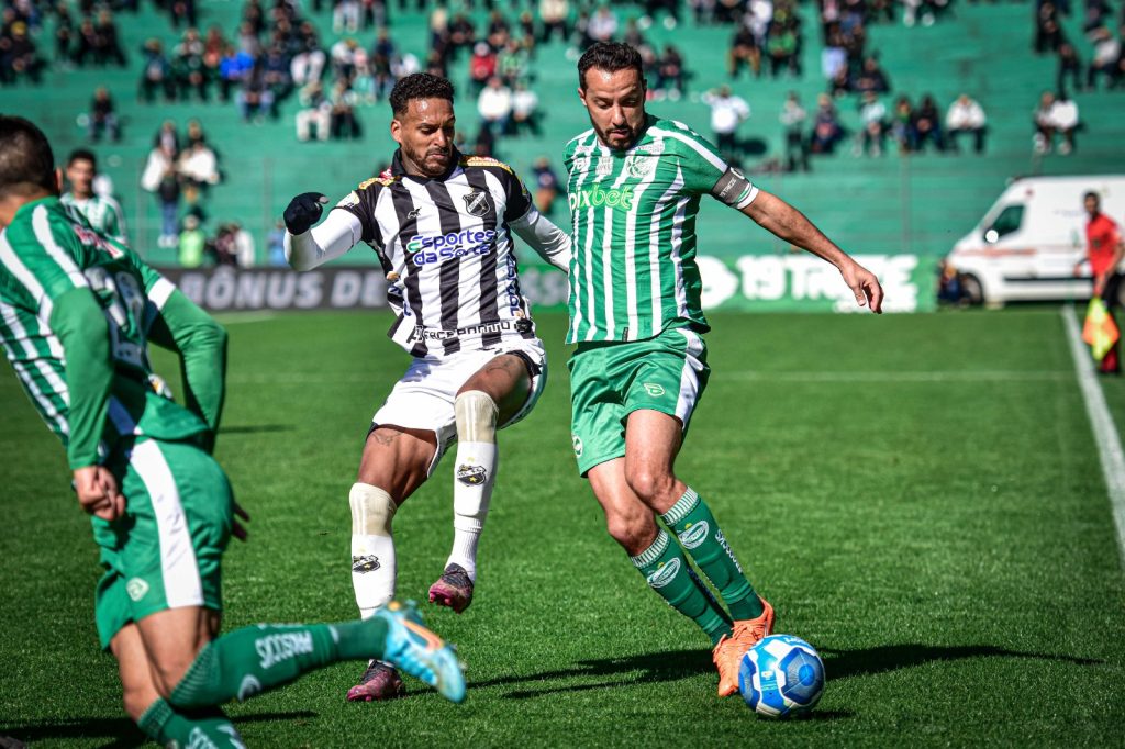 Nenê foi o autor do gol alviverde no sábado