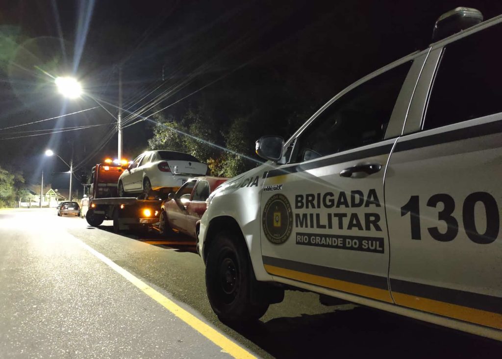 Prisões ocorreram na noite da sexta-feira (Foto: 1º BPAT)