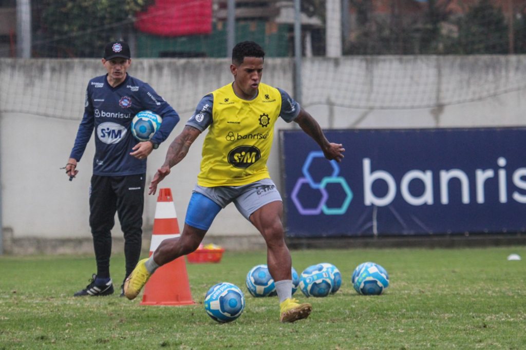 Vitor Feijão vem sendo titular nos jogos de mata-mata