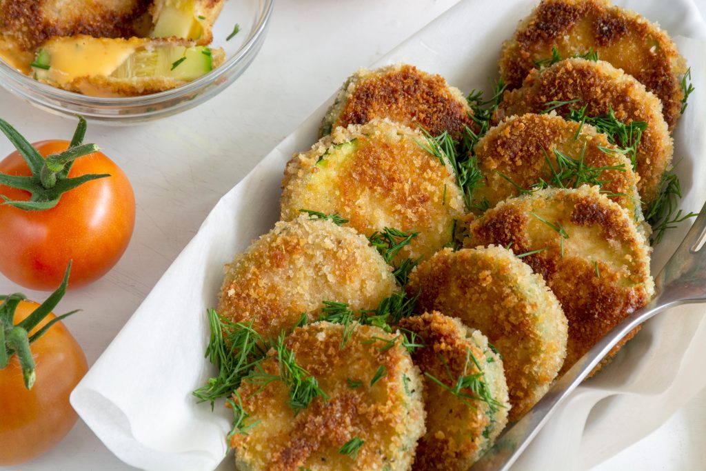 Cozinha Viva: Abobrinha empanada com queijo parmesão. (Foto: CyberCook / Reprodução)