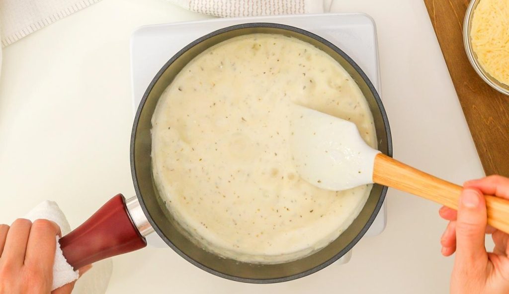 Cozinha Viva: Molho de queijo cremoso. (Foto: HannaTor / Shutterstock.com)