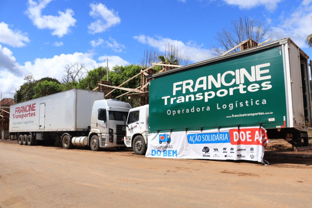Campanha do Grupo RSCOM entrega dois caminhões de donativos aos afetados pelas enchentes