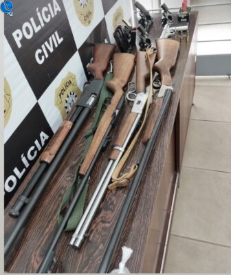 Policia apreende oito