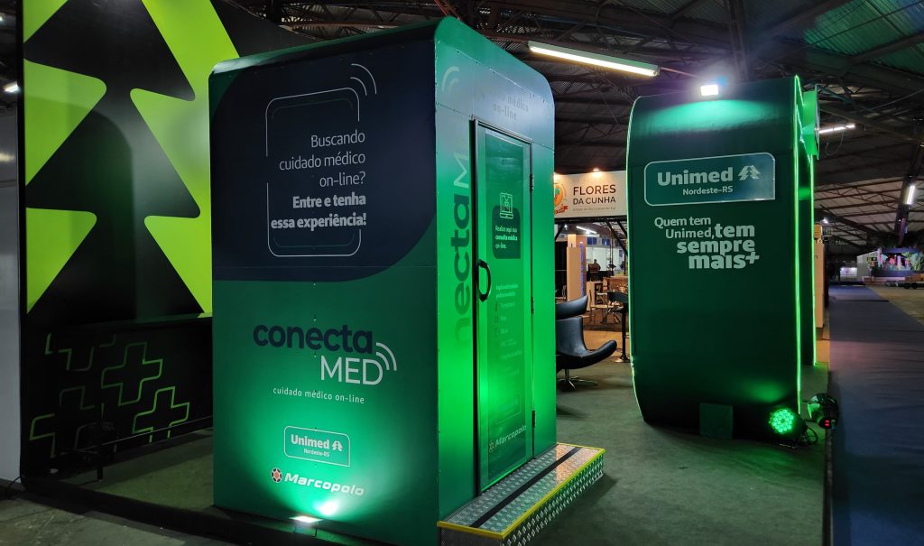 Unimed apresenta cabine de telemedicina na Mercopar em parceria com a Marcopolo. (Foto: Divulgação)