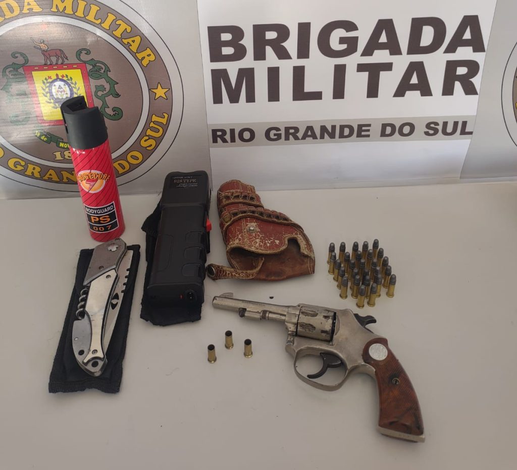 Homem é preso após efetuar disparos de revólver em frente a bar, em Canela