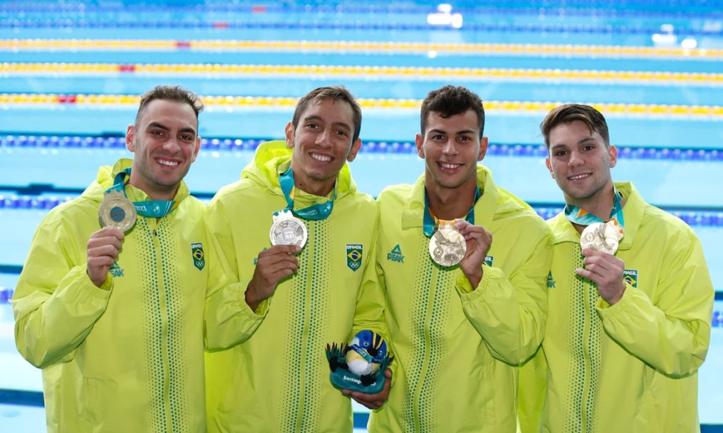 Brasil é ouro no revezamento 4x200 metros masculino no Santiago 2023