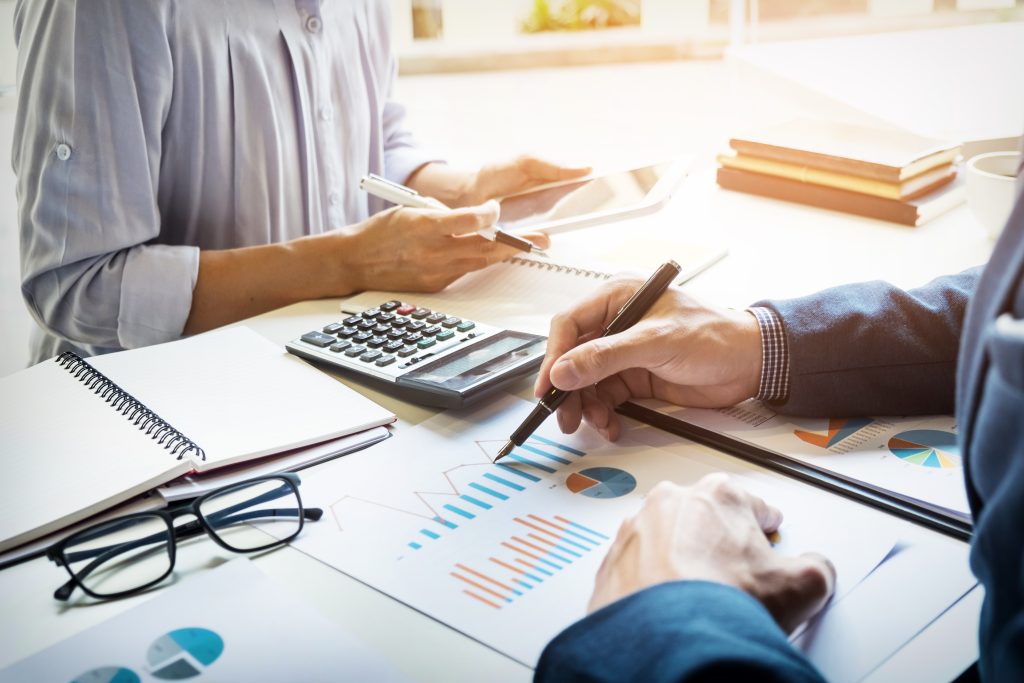 Mercado financeiro mantém as estimativas para inflação e crescimento do PIB. (Foto: Freepik.com)