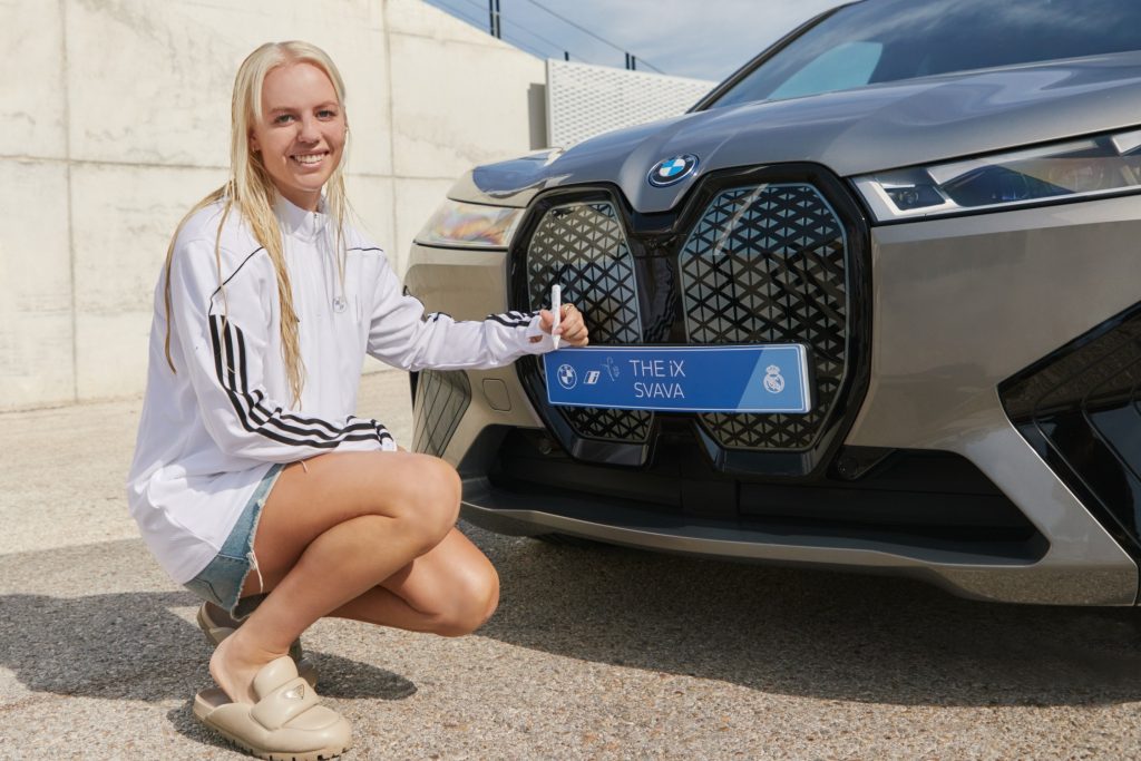 Real Madrid feminino recebe frota de carros eletricos da BMW - Foto: BMW Madrid