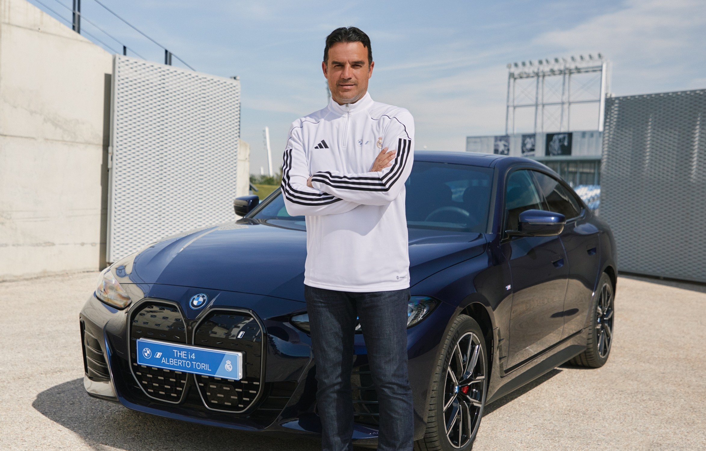 Real Madrid feminino recebe frota de carros eletricos da BMW - Foto: BMW Madrid