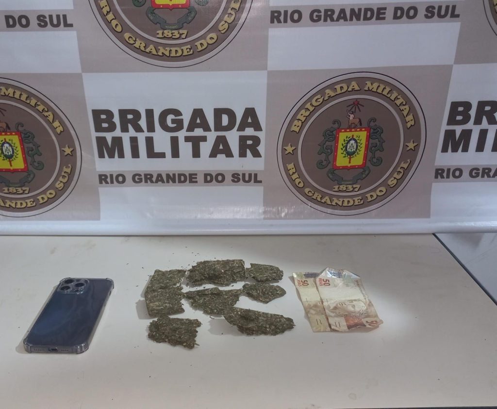 Brigada Militar prende traficante com 155 gramas de maconha em Canela. (Foto: Divulgação)
