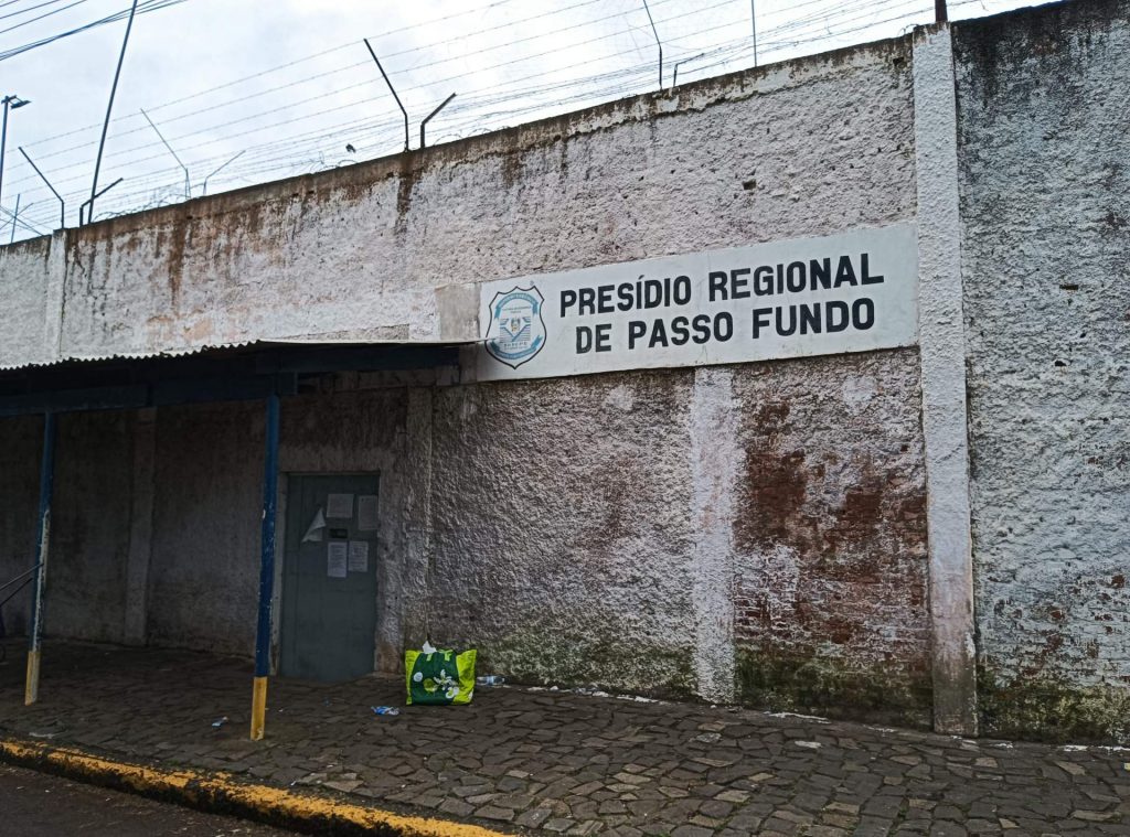 Decisão Judicial determina interdição do Presídio Regional de Passo Fundo devido à superlotação