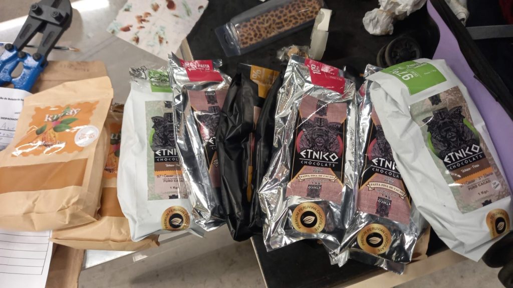 Polícia Federal apreende 12 quilos de cocaína disfarçados no Aeroporto de Porto Alegre. (Foto: Divulgação)