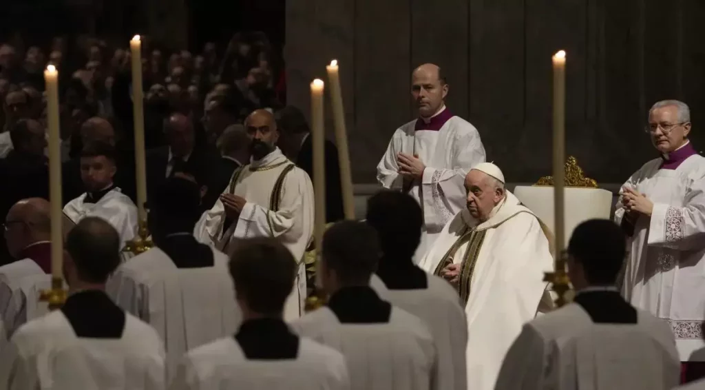 Na mensagem de Natal, papa Francisco diz que os corações estão em Belém