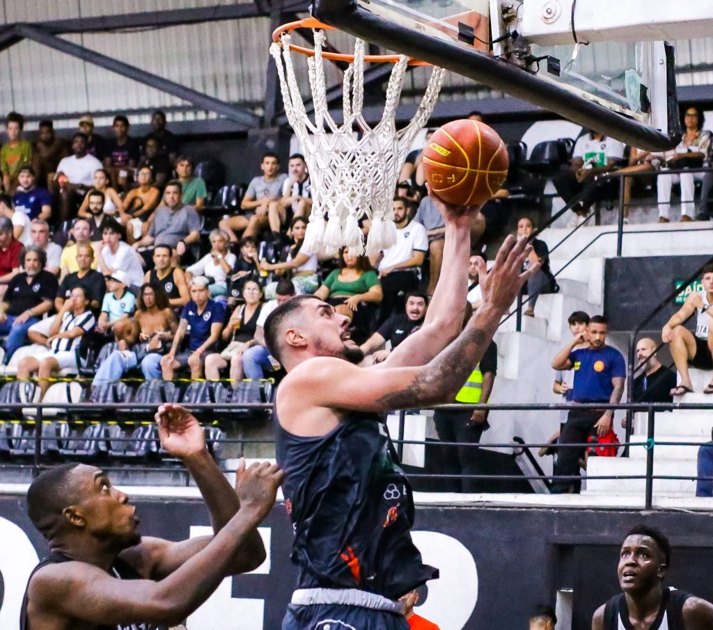 Fora de casa, Caxias Basquete volta a vencer com triunfo sobre o Botafogo