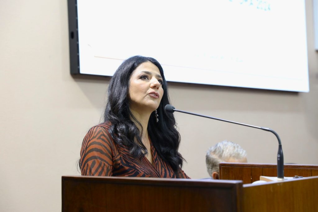 Com Marisol Santos na presidência, nova mesa diretora é empossada na Câmara de Vereadores de Caxias do Sul