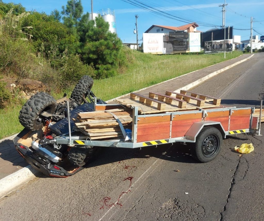 Condutor de quadriciclo fica ferido após acidente em Flores da Cunha