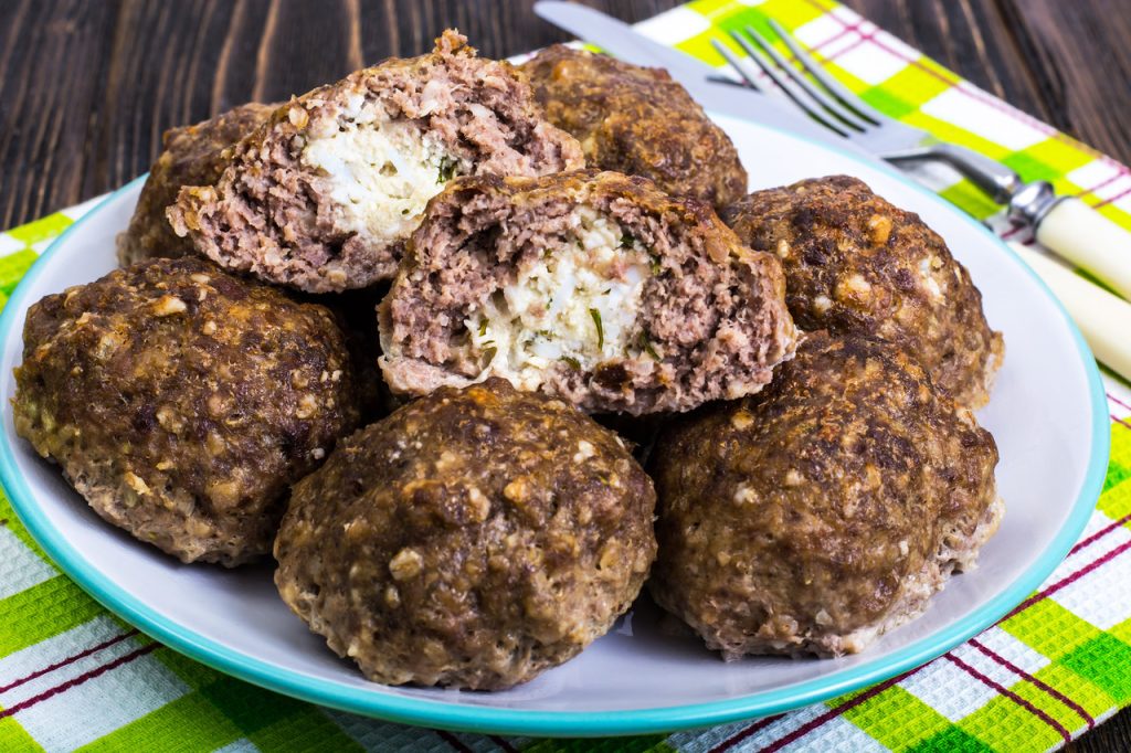 Cozinha Viva: Bolinho de carne com queijo. (Foto: Istock)
