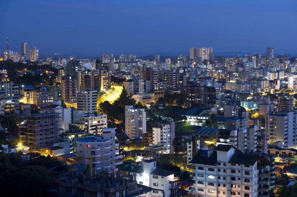 Aceleração dos Serviços e da Indústria sustenta crescimento de 14,5% na economia de Caxias do Sul