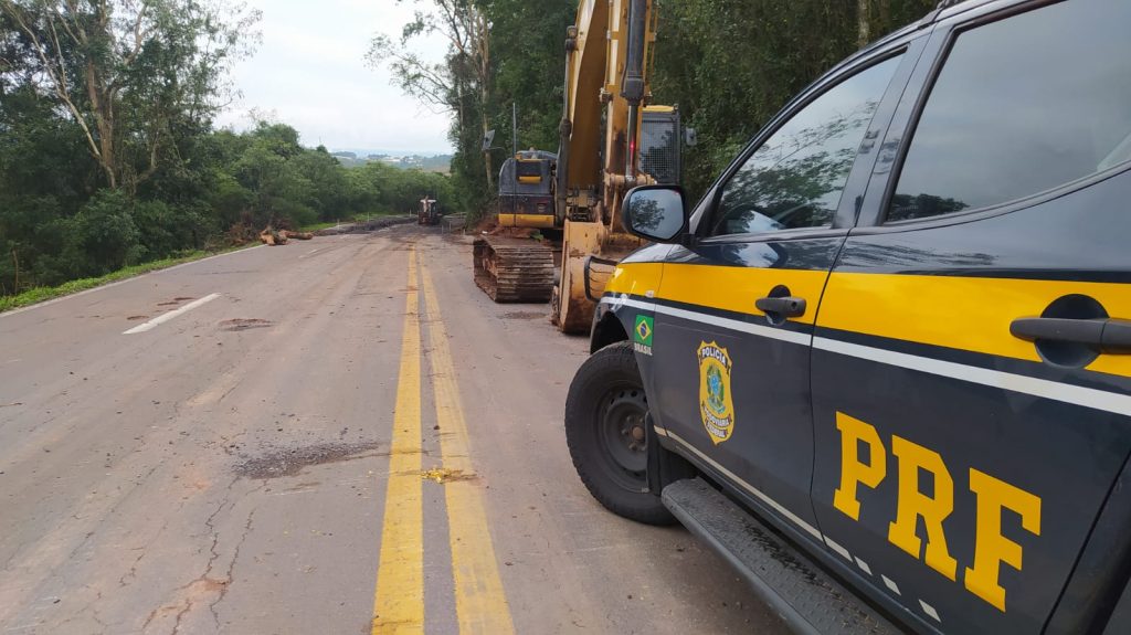 Confira quais estradas permanecem bloqueadas na Serra e Estado nesta quinta-feira