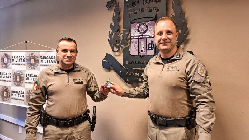 Tenente-Coronel, Flori Chesani Júnior, passou o comando do 25º BPM ao Tenente-Coronel Marcelo da Silva Bueno.