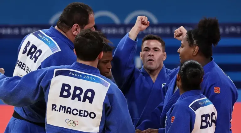 Brasil conquista medalha de bronze na disputa por equipes mistas no judô