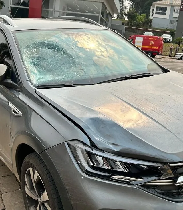 Motorista de carro envolvido no acidente prestou socorro. Foto: Corpos de Bombeiros de Veranópolis, divulgação