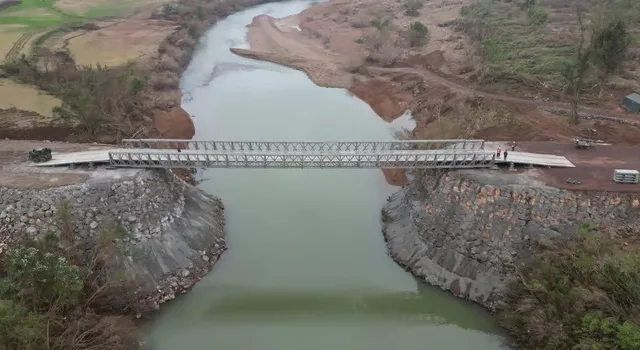 Em menos de sete dias, Exército conclui montagem da ponte provisória entre Lajeado e Arroio do Meio