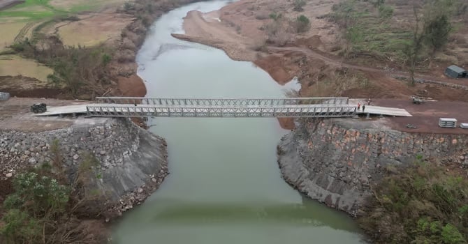 Em menos de sete dias, Exército conclui montagem da ponte provisória entre Lajeado e Arroio do Meio