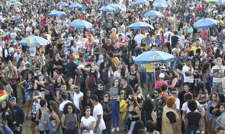 Expectativa de vida no Brasil sobe para 76,4 anos