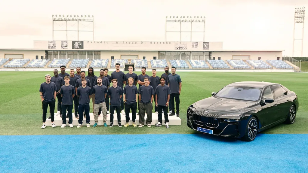 Craques-brasileiros-do-Real-Madrid-recebem-modelos-de-luxo-da-BMW