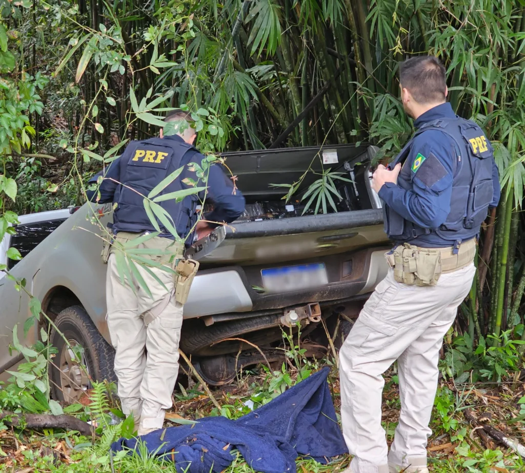 Após perseguição, PRF apreende uma tonelada de maconha em Carlos Barbosa