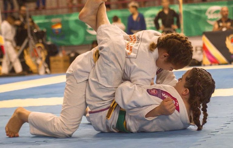 Jovens atletas de Bento Gonçalves buscam apoio para disputar campeonato mundial de jiu-jitsu no Japão