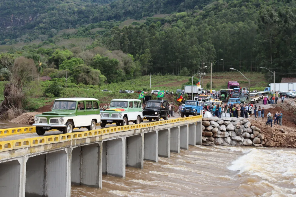 Reconexão após 128 dias: Inaugurada ponte provisória entre Caxias do Sul e Nova Petrópolis