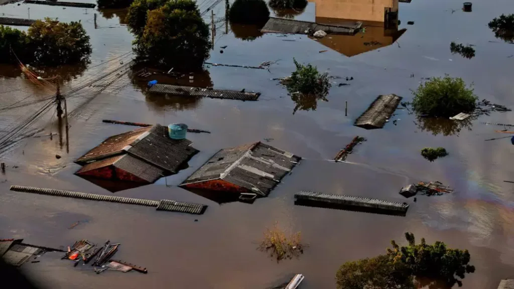 Governo do estado assinou convênios com oito municípios que enfrentaram problemas devido às enchentes que atingiram o Estado este ano - Foto: Laura Alves/ Secom