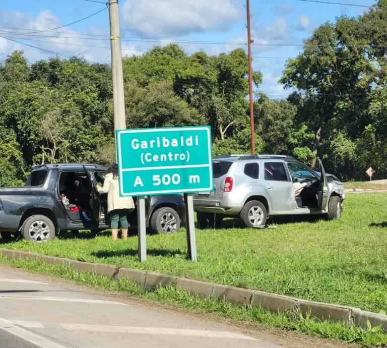 Duas pessoas ficam feridas após acidente de trânsito na BR-470, em Garibaldi