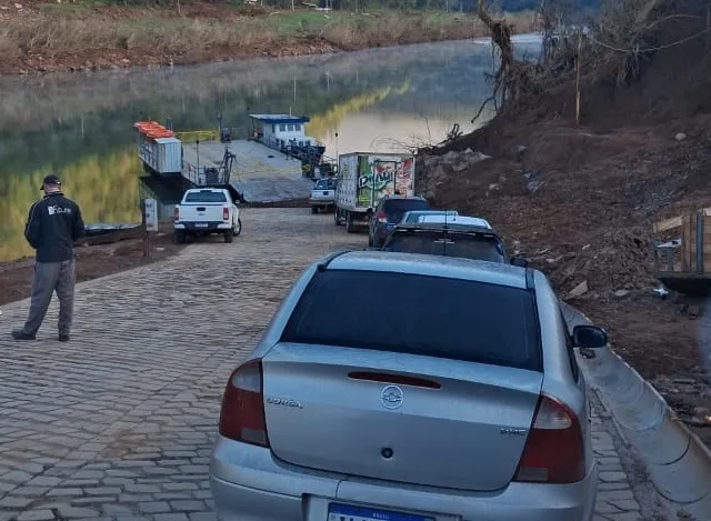 Em seu terceiro dia, nova balsa de Santa Bárbara passa por problemas