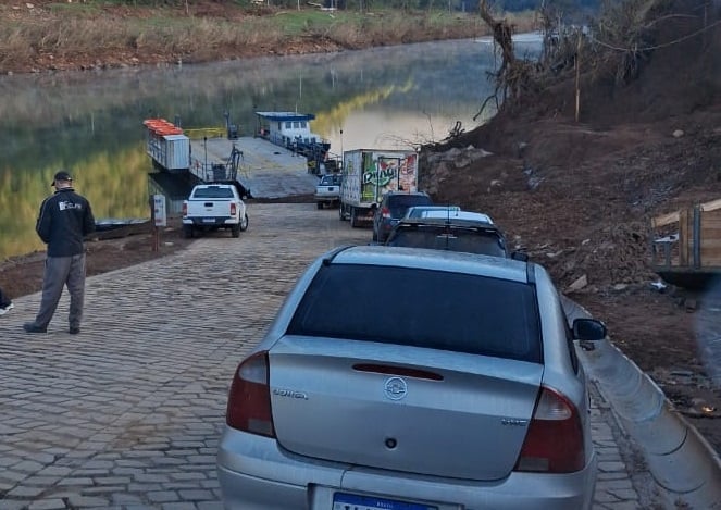 Em seu terceiro dia, nova balsa de Santa Bárbara passa por problemas