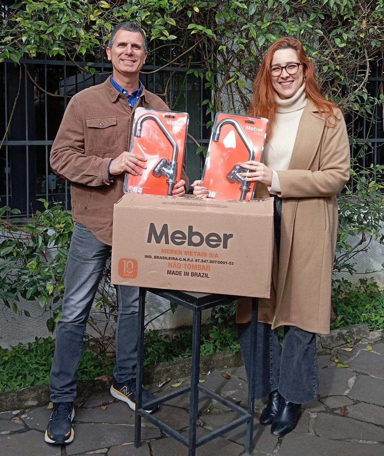 Legenda: Marcelo Menegassi, Representante Meber Metais, e Maria Luiza Rigon Borsa, Arquiteta
