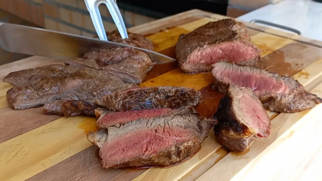 Delicie-se com uma alcatra grelhada na churrasqueira! (Foto: Reprodução)