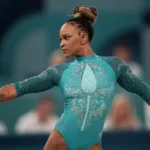 Rebeca Andrade supera Simone Biles e conquista medalha de ouro no solo