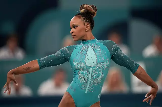 Rebeca Andrade supera Simone Biles e conquista medalha de ouro no solo