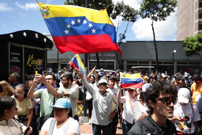 Venezuela terá dia de protestos em meio a tensão após Maduro se declarar reeleito