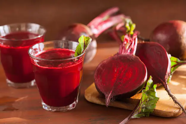 Suco de beterraba crua ou cozinha