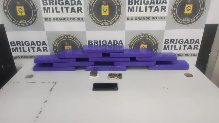 Homem é preso com 9 quilos de maconha dentro de veículo em Caxias do Sul